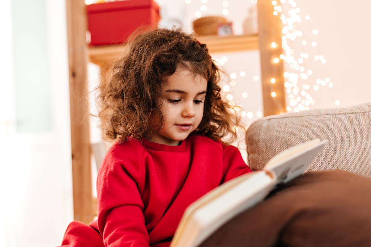 Oana Moraru, despre exercițiul de altădată care forma mintea copiilor: „Exercițiul ăsta forța limbajul, dezlega limbile, mişca gândirea”/ FOTO: Freepik.com@lookstudio