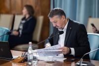 Noile reguli pentru temele pentru acasă, publicate de Daniel David: O oră pentru primar, două ore pentru gimnaziu, iar temele de vacanță devin opționale / PROIECT / FOTO: gov.ro