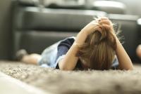 „Generația care pare că nu mai vrea să muncească” e, de fapt, generația crescută de mame perfecționiste. Daniela Gavankar atrage atenția: „Copilul pur și simplu nu mai are timp” / FOTO: freepik.com @EyeEm