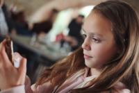 Studiu: România cheltuie anual cel puţin 0,4% din PIB din cauza efectelor adicţiilor la minori. Prof. univ. dr. Mihaela Mosora: „Dacă prevalenţa nu este diminuată, costurile vor creşte de la an la an” / FOTO: freepik.com @EyeEm