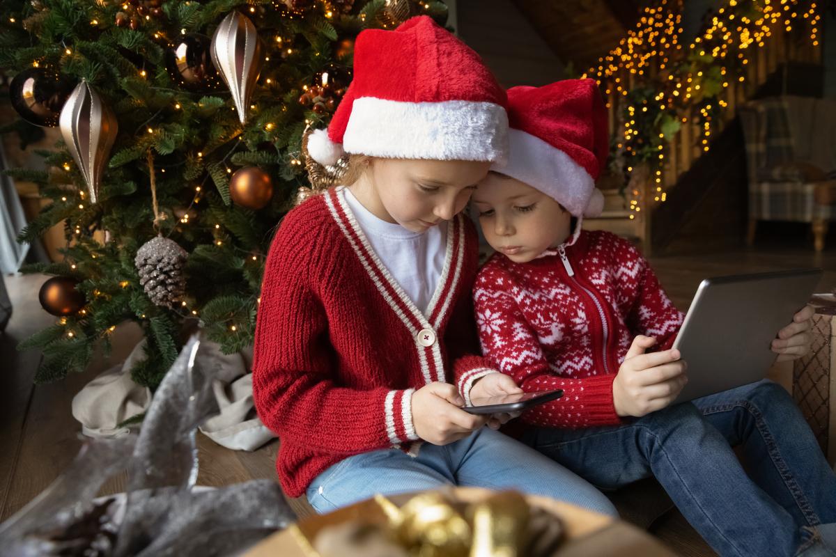 30 de mesaje de Crăciun gata de trimis pentru familie, bunici, prieteni și profesorii copilului tău. Urările simple sunt cele mai apreciate! / FOTO: freepik.com @stockboy