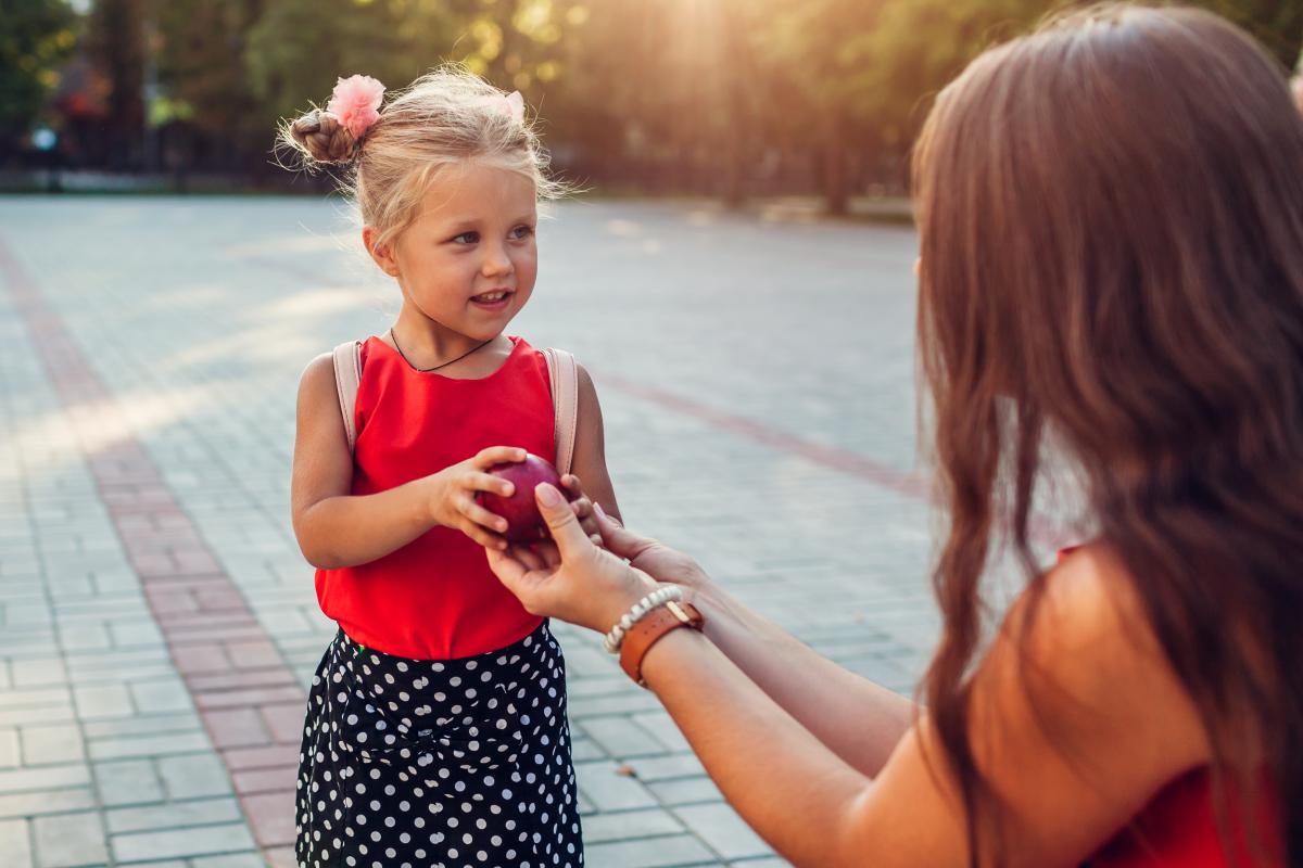 A învăța un copil să nu asculte este, de asemenea, educație (și îl poate proteja!) / FOTO ILUSTRATIV: freepik.com @mariiaboiko