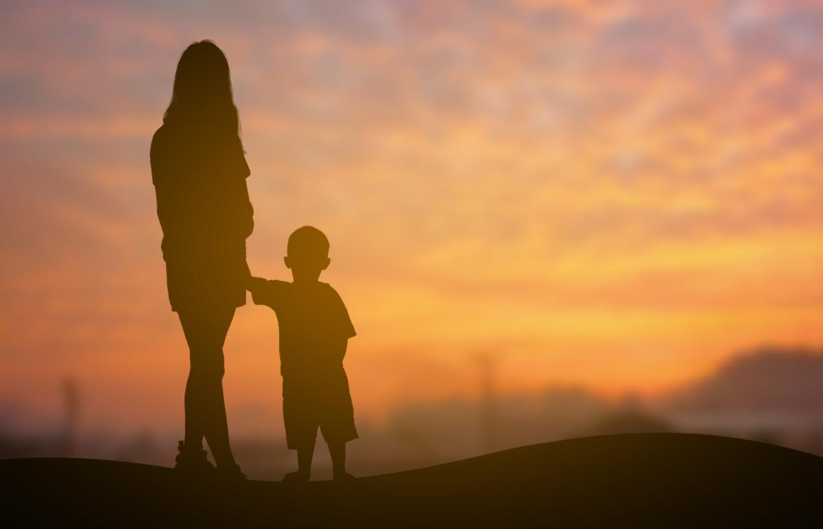 Cine este mama acuzată că și-a răpit copiii de teama „sfârșitului lumii”. Soțul femeii: „A lăsat un mesaj delirant de la Dumnezeu” / FOTO ILUSTRATIV: freepik.com @souayang