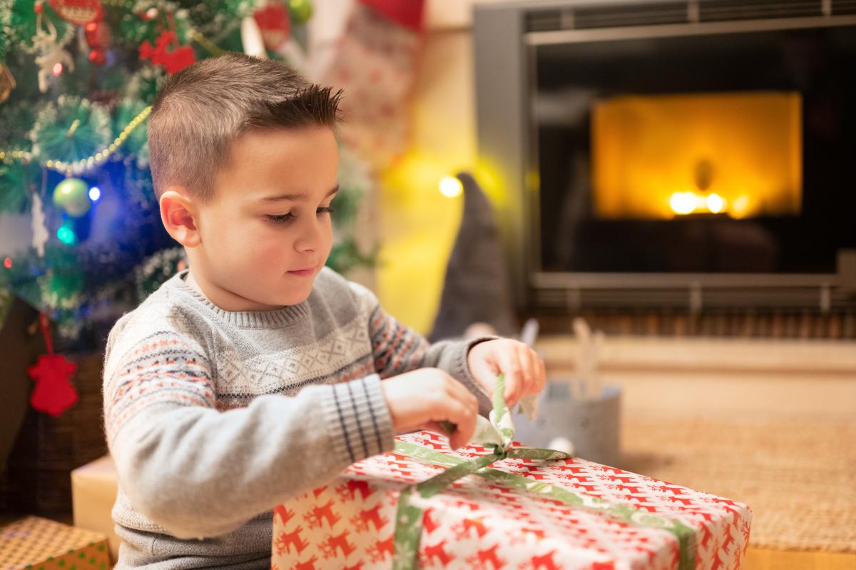 Copiii care primesc prea multe daruri ajung să aprecieze mai puțin: concluzia specialiștilor / foto: freepik.com@eyeem