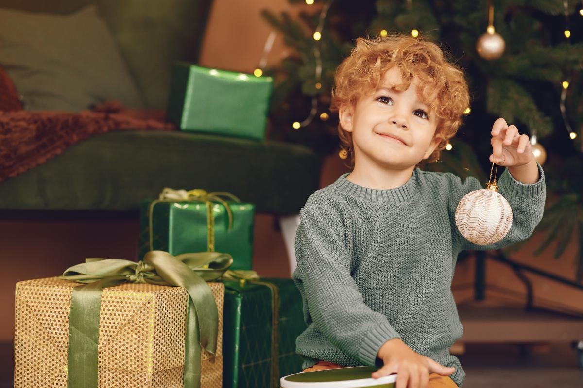 Cum să eviți gelozia dintre copii de Crăciun. Sfaturi prețioase pentru părinți / foto: freepik.com@prostooleh