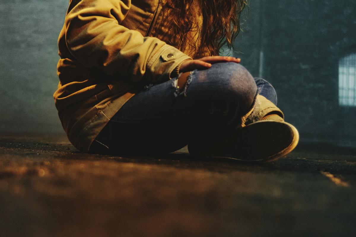 Elevă luată cu forţa din clasă şi lovită de mai multe fete, în stradă. Precizările polițiștilor din Teleorman / FOTO ILUSTRATIV: freepik.com @EyeEm