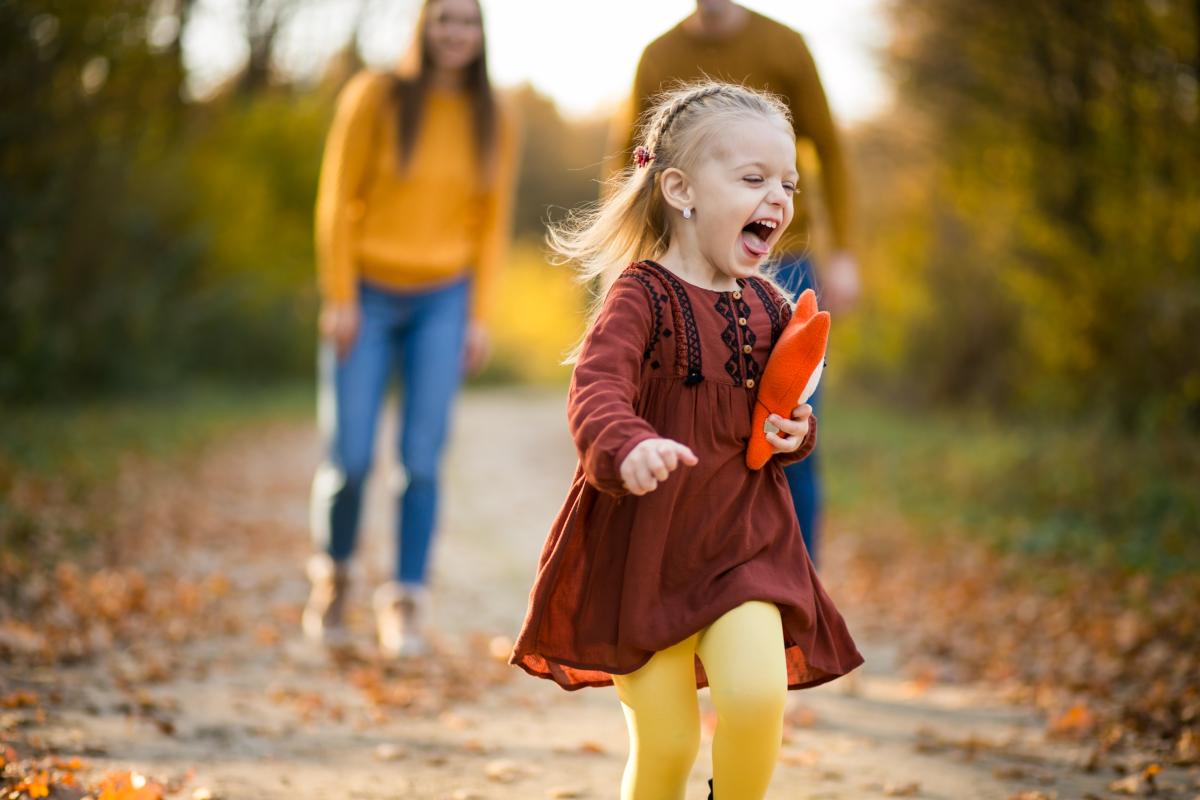 Opt abilități importante, ignorate de mulți părinți, care îi ajută pe copii să devină mai încrezători și mai rezilienți. Experții în parenting spun pe ce să te axezi / FOTO: freepik.com @senivpetro