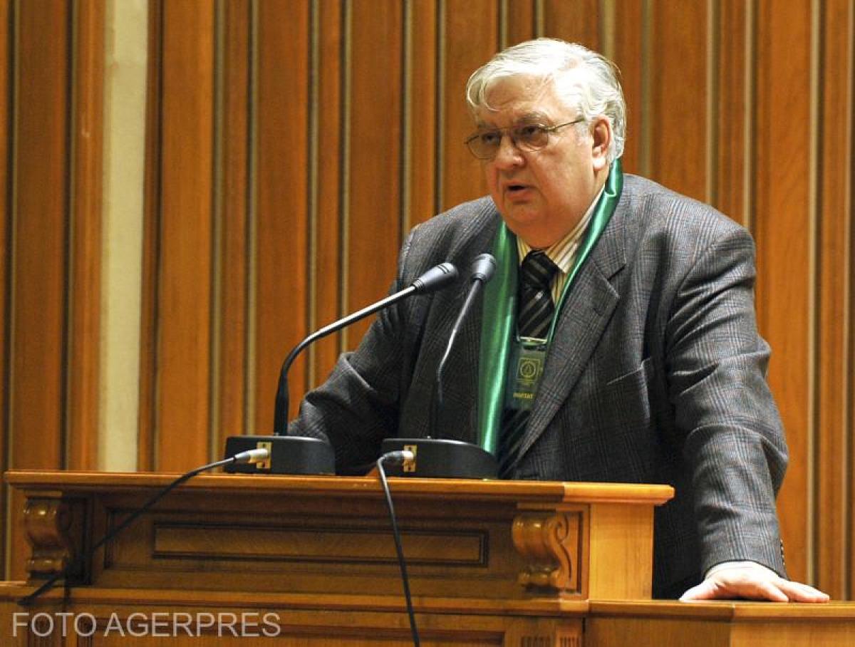 Profesorul Mircea Coșea s-a stins din viață. Marele analist abia lansase două cărți / foto: agerpres