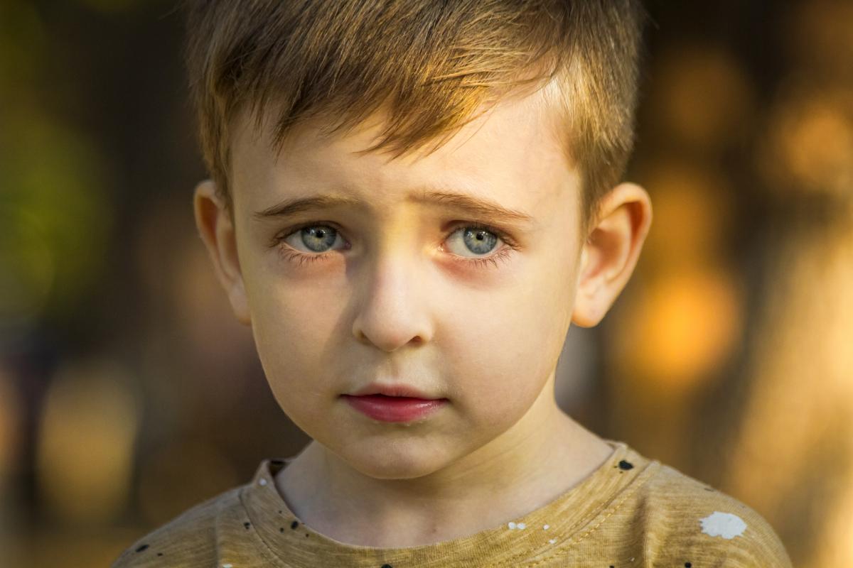 Semnele tăcute care arată că al tău copil are nevoie de mai multă dragoste / FOTO: freepik.com @EyeEm