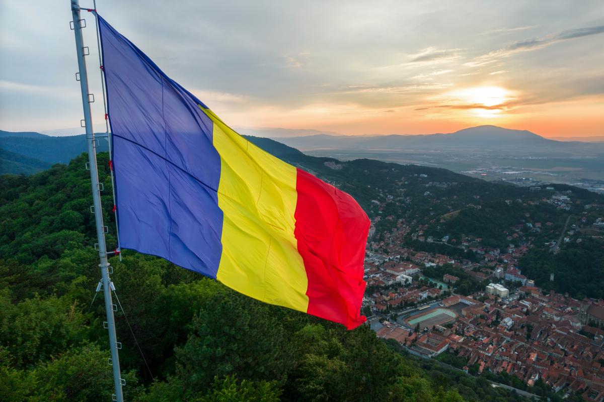 1 Decembrie. Cum îi vorbești copilului despre Ziua Națională a României / FOTO: freepik.com @frimufilms