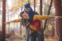 9 obiceiuri pe care băieții le preiau de la tații lor și care îi rănesc, în tăcere, la maturitate / FOTO: freepik.com @gpointstudio