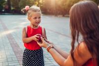 A învăța un copil să nu asculte este, de asemenea, educație (și îl poate proteja!) / FOTO ILUSTRATIV: freepik.com @mariiaboiko