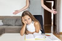 Ce poți face când „tonul obraznic” al copilului „îți apasă toate butoanele”? Expert parenting: „Există câteva lucruri pe care le poți încerca” / FOTO: freepik.com @freepik