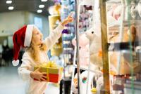 „Ce să NU cumpărați copiilor de Crăciun și în aceste zile”, potrivit expertei în parenting Urania Cremene. Lista de cadouri interzise / FOTO ILUSTRATIV: freepik.com @uryupinanadezhda