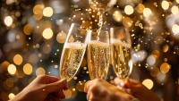 De ce ciocnim de Revelion. Care este semnificația ciocnirii paharelor, conform psihologiei / foto: freepik.com@nattysiri