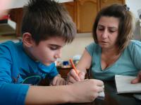 De ce copiii noștri „mănâncă” litere și urăsc să scrie? Rădăcinile succesului școlar se află în „măzgăleala” de la grădiniță, susține Oana Moraru / FOTO: freepik.com @EyeEm