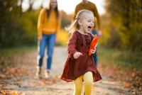 Opt abilități importante, ignorate de mulți părinți, care îi ajută pe copii să devină mai încrezători și mai rezilienți. Experții în parenting spun pe ce să te axezi / FOTO: freepik.com @senivpetro