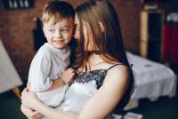 „Am studiat peste 200 de copii și am observat că cei mai fericiți au părinți care fac 9 lucruri cu ei în fiecare dimineață”, susține o cercetătoare în parenting / FOTO: freepik.com @prostooleh