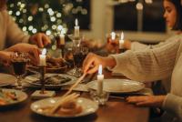 O mamă le cere membrilor familiei taxă pentru cina de Crăciun: „Munca mea în bucătărie merită fiecare bănuț” / foto: freepik.com@eyeem