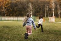 Oana Moraru, analiză după 96 de întâlniri cu părinți de preșcolari: „Copiii nu sunt agitați, neatenți, explozivi sau agresivi din lipsă de reguli, ci din nevoi simple, neîmplinite la timp” / FOTO: freepik.com @freepik