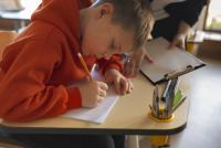 Teme limitate la o oră în primar și două ore în gimnazial. Prof. Petruț Rizea: „Ordinul, aberant! Fiecare copil are ritmul lui! Să vedem cum se aplică la clasă și dacă funcționează” / FOTO ILUSTRATIV: freepik.com @freepik