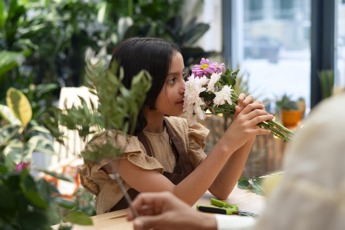 4 semne că ai un copil „orhidee”. „Cauza principală este anxietatea, copilul se simte copleșit” / foto: freepik.com@freepik