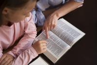 Ora de Religie. Cum se predă disciplina în școli, ce se schimbă pentru elevi și ce pași trebuie să urmezi ca părinte / FOTO: freepik.com @freepik