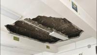 Tavanul unei săli de clasă s-a prăbușit. Directoarea: „Nu mai sunt organizate ore acolo” / foto: ziarul de Iași